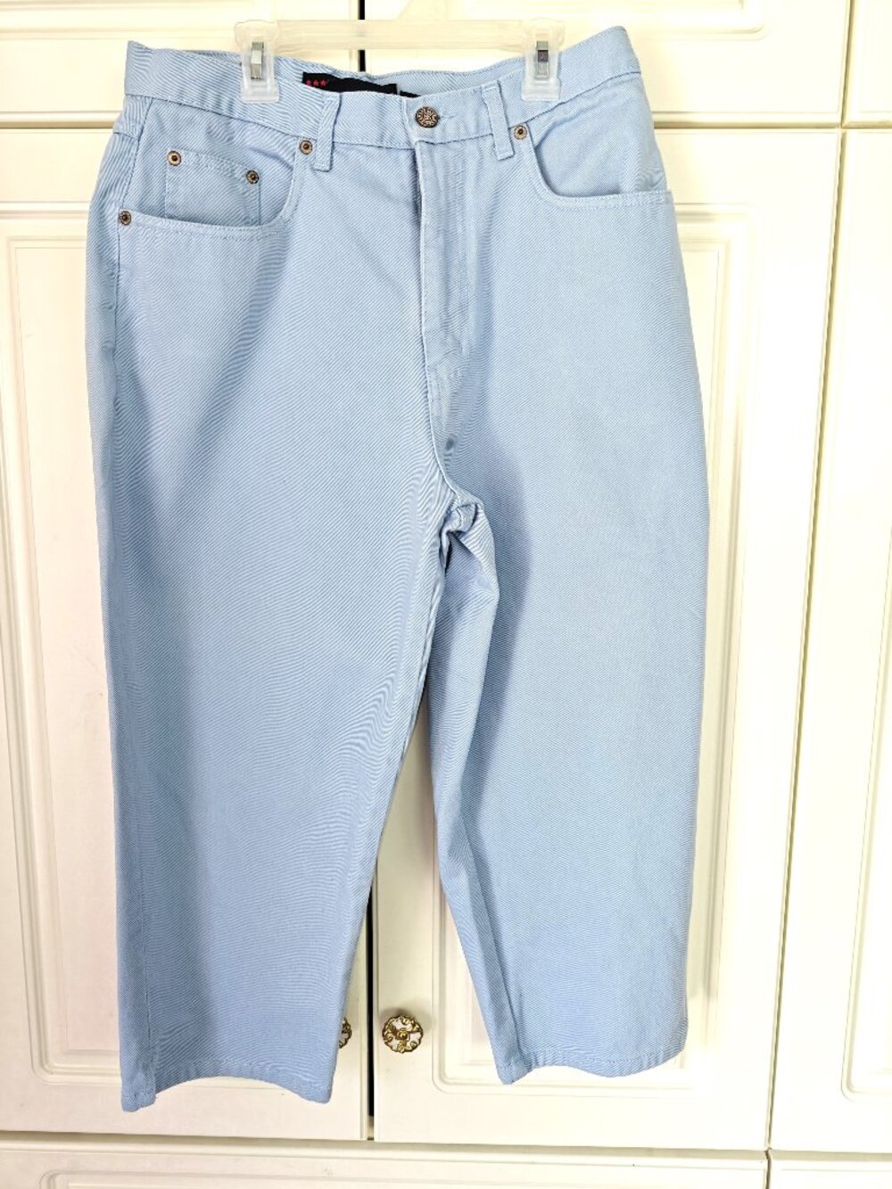 Bill Blass Light Blue Denim Capri Jeans, Size 12, new